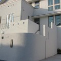 大きなアールの壁がポイントのクローズエクステリアをもっと見る