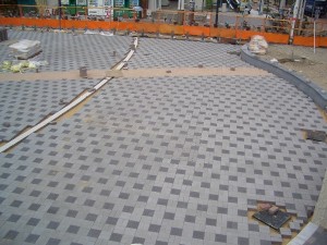 難関の円形ライン張りの作業中。
