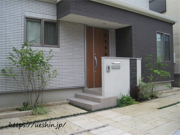 玄関ポーチに絡めた門柱デザイン 株式会社ウエシン 神戸のエクステリア 外構 造園